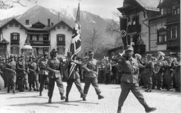 Parade der Gebirgsjäger am Marienplatz 20. April 1936