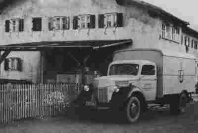 Lebensmittelladen Schwarz - 1944 - Die Häuser waren während des Krieges mit Tarnfarbe gestrichen.